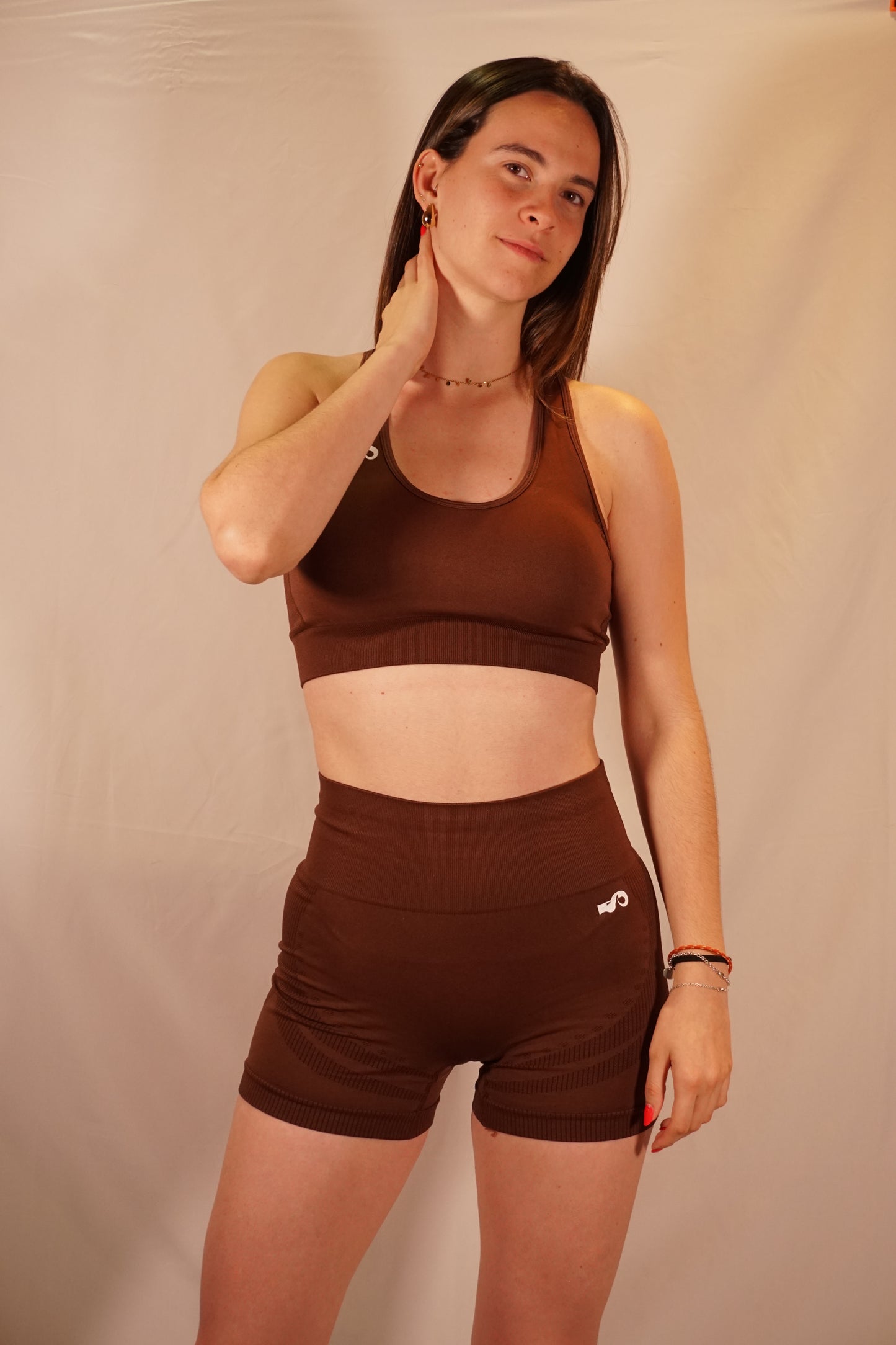 Conjunto Never stop trying marrón